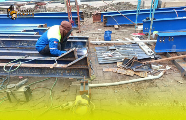 Kontraktor baja WF, konstruksi baja berat